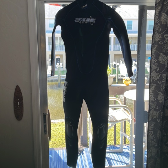 Cressi Pentagon nylon neoprene men’s wet suit.  Practically brand new. - Picture 4 of 6